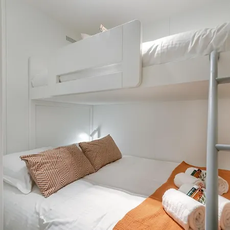 Apartment Modern 1 Bedroom With Sea View