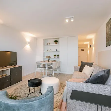 Apartment Modern 1 Bedroom With Sea View *