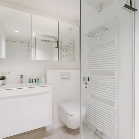 Modern 1 Bedroom With Sea View Apartment *